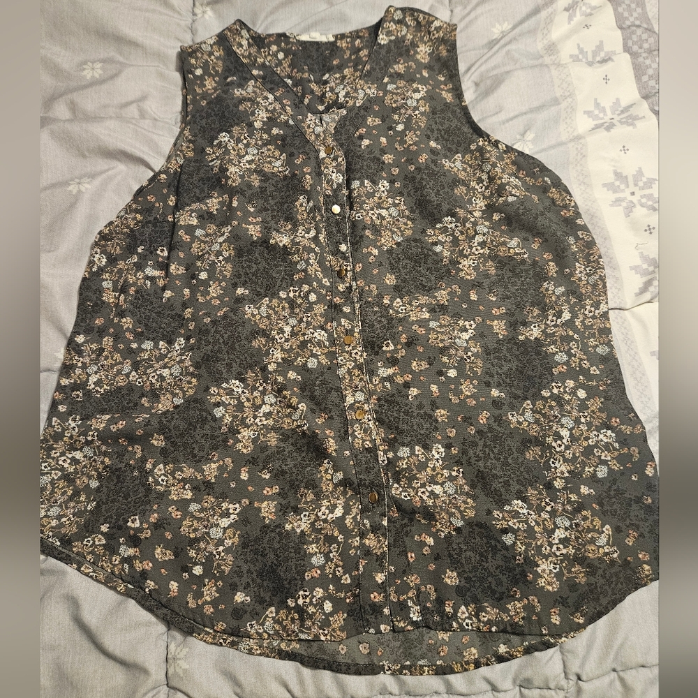 Maurices Black and Cream Floral Blouse